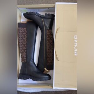 MICHAEL KORS
Ridley Logo Stretch Knit Boot